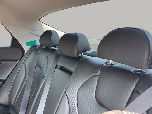 Used 2024 Hyundai Elantra Limited image 24