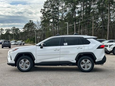 New 2025 Toyota RAV4 LE image 5