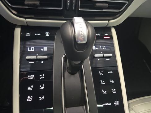 Used 2024 Porsche Macan Turbo AWD/4WD image 27