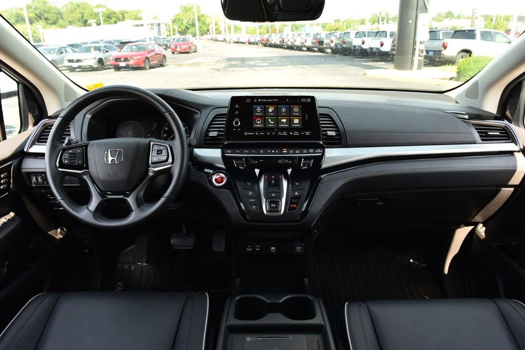 Certified 2026 Honda Odyssey Touring image 7
