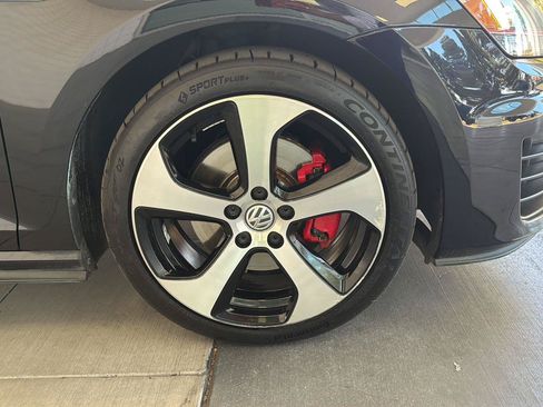 Used 2016 Volkswagen GTI SE FWD image 9