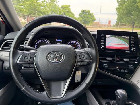 Used 2021 Toyota Camry SE FWD image 9
