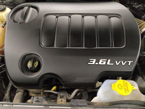 Used 2015 Dodge Journey SXT w/ Flexible Seating Group image 30