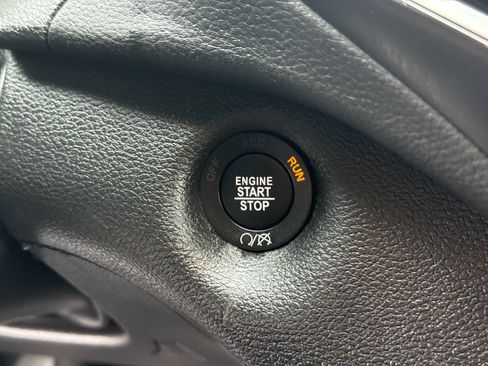 Used 2019 Jeep Cherokee Limited image 30