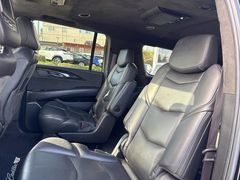 Used 2016 Cadillac Escalade ESV Platinum image 33