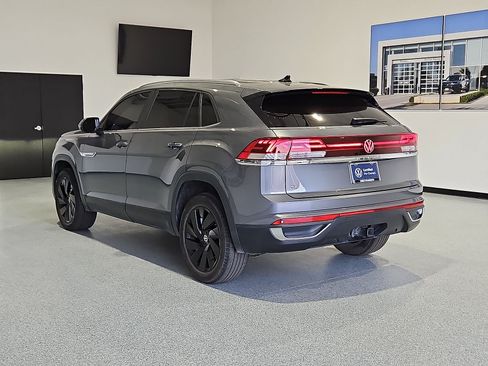Used 2024 Volkswagen Atlas Cross Sport SE FWD image 11