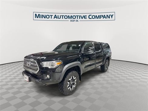 Used 2016 Toyota Tacoma TRD Off-Road image 4