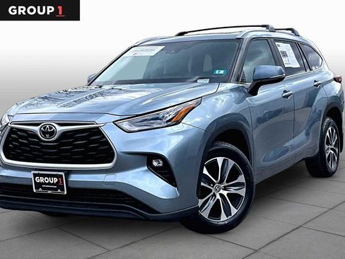 Used 2023 Toyota Highlander XLE image 1