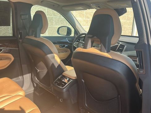 Used 2016 Volvo XC90 T6 Momentum w/ Momentum Plus Package AWD/4WD image 23