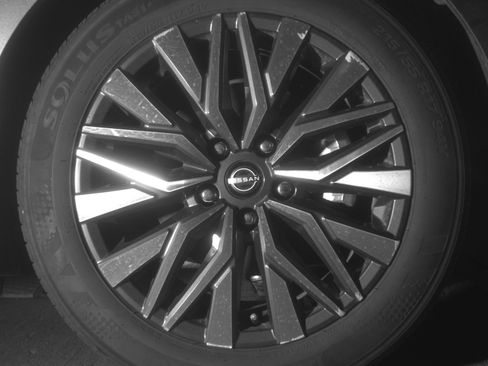 Used 2025 Nissan Altima 2.5 SV FWD image 13