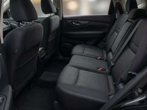 Used 2018 Nissan Rogue SV AWD/4WD image 4
