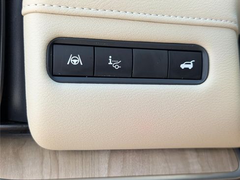 Used 2025 Nissan Armada Platinum Reserve w/ Convenience Package AWD/4WD image 25