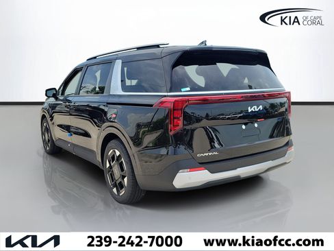New 2026 Kia Carnival EX FWD image 4