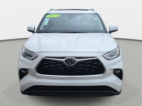 Used 2024 Toyota Highlander Limited image 2