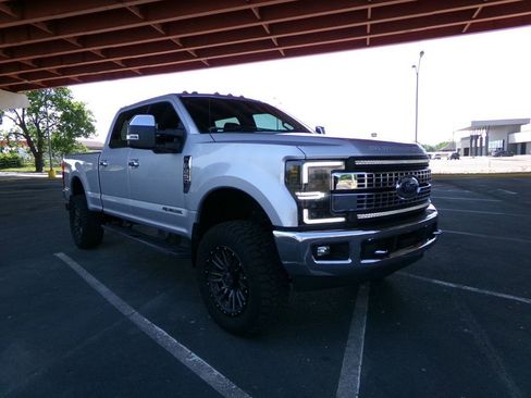Used 2018 Ford F250 XLT w/ XLT Premium Package AWD/4WD image 4