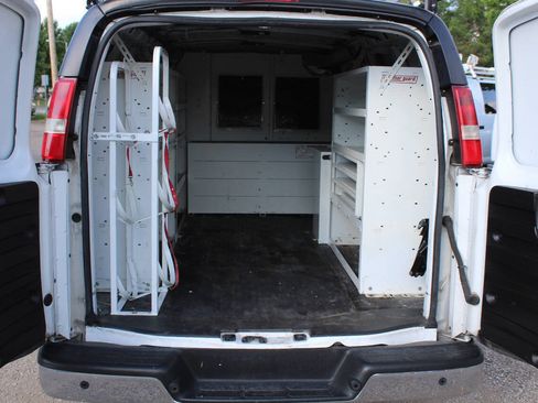 Used 2015 Chevrolet Express 3500 RWD image 19