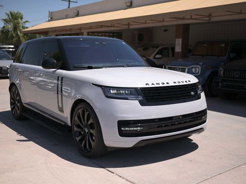 Used 2023 Land Rover Range Rover Long Wheelbase Autobiography image 3