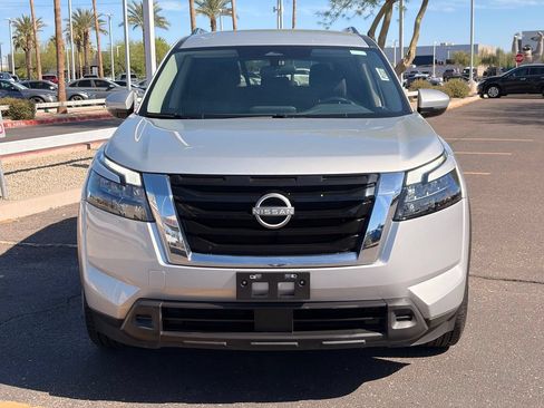 Certified 2025 Nissan Pathfinder SV FWD image 10