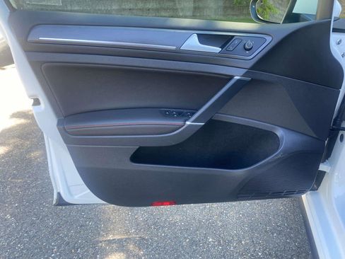 Used 2019 Volkswagen GTI SE FWD image 23