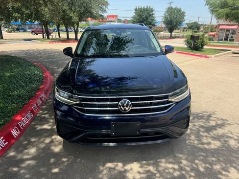 Used 2022 Volkswagen Tiguan SE FWD image 3