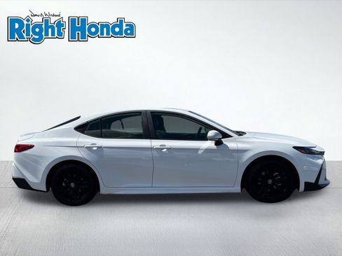 Used 2026 Toyota Camry SE w/ Convenience Package FWD image 9