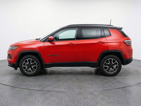 Used 2025 Jeep Compass Trailhawk AWD/4WD image 5