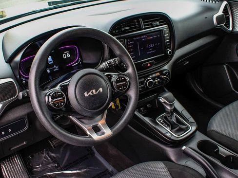 Used 2023 Kia Soul LX w/ LX Technology Package image 15