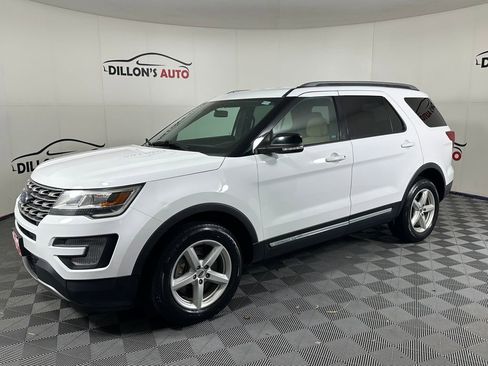 Used 2017 Ford Explorer XLT AWD/4WD image 2