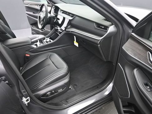 New 2026 Jeep Grand Cherokee Limited image 17