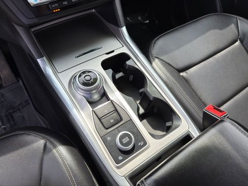 Used 2020 Ford Explorer XLT w/ Equipment Group 202A image 24