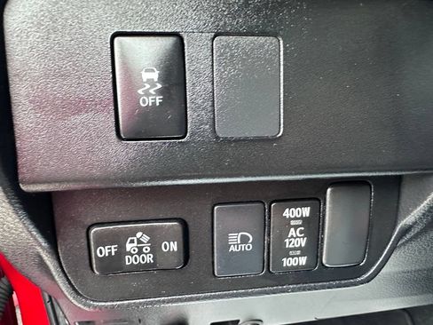 Used 2022 Toyota Tacoma TRD Off-Road AWD/4WD image 19