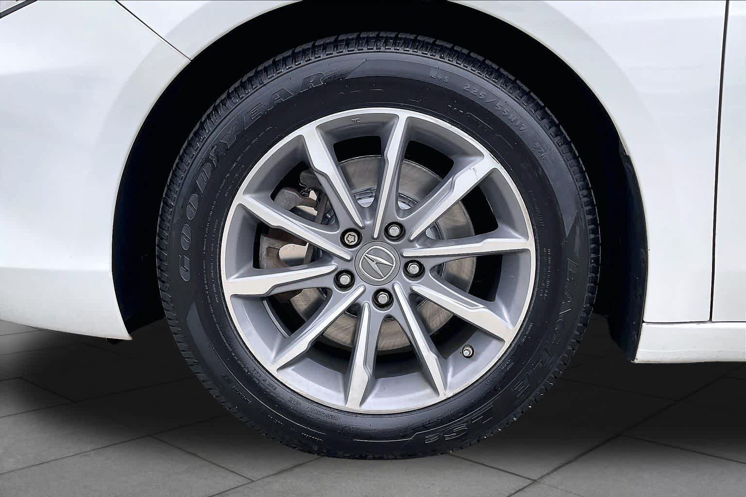 Certified 2018 Acura TLX FWD image 11