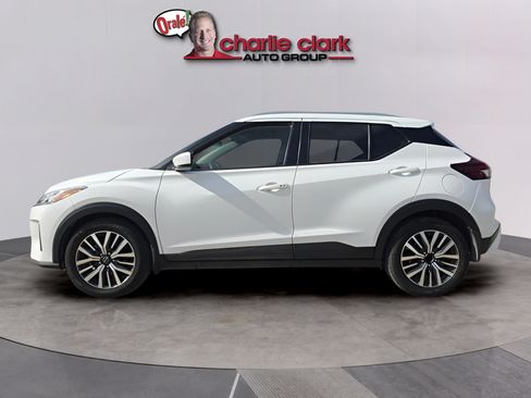 Used 2024 Nissan Kicks SV FWD image 2