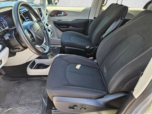 Used 2020 Chrysler Voyager LX w/ Cold Weather Group FWD image 15