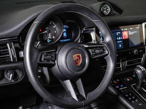 Certified 2026 Porsche Macan AWD/4WD image 18