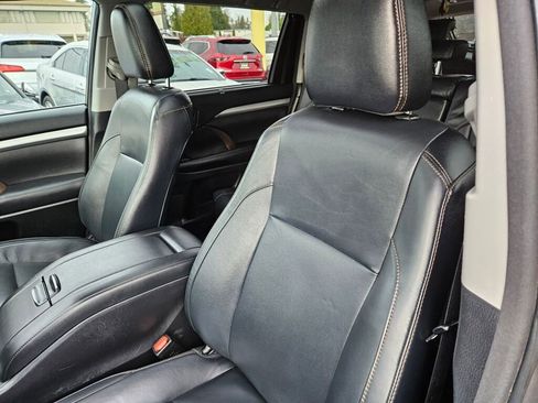 Used 2017 Toyota Highlander XLE image 13