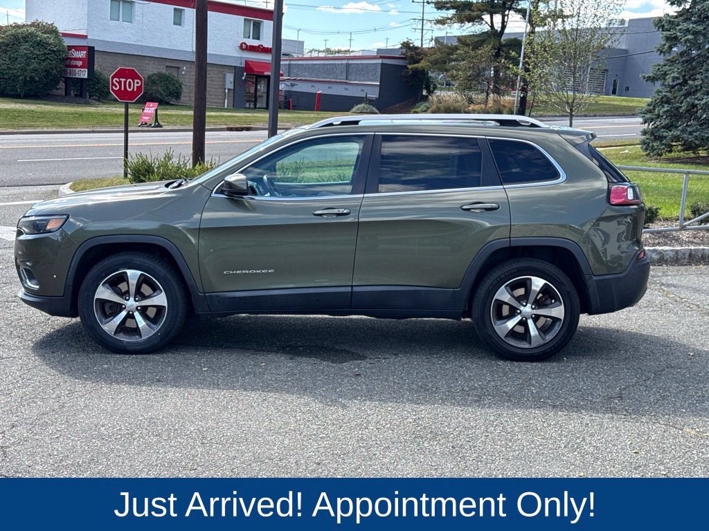 Used 2019 Jeep Cherokee Limited w/ Luxury Group AWD/4WD image 4