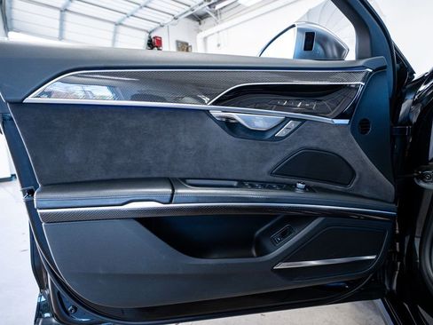 Used 2020 Audi S8 L image 29