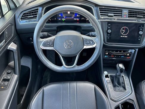 Used 2022 Volkswagen Tiguan SE image 14