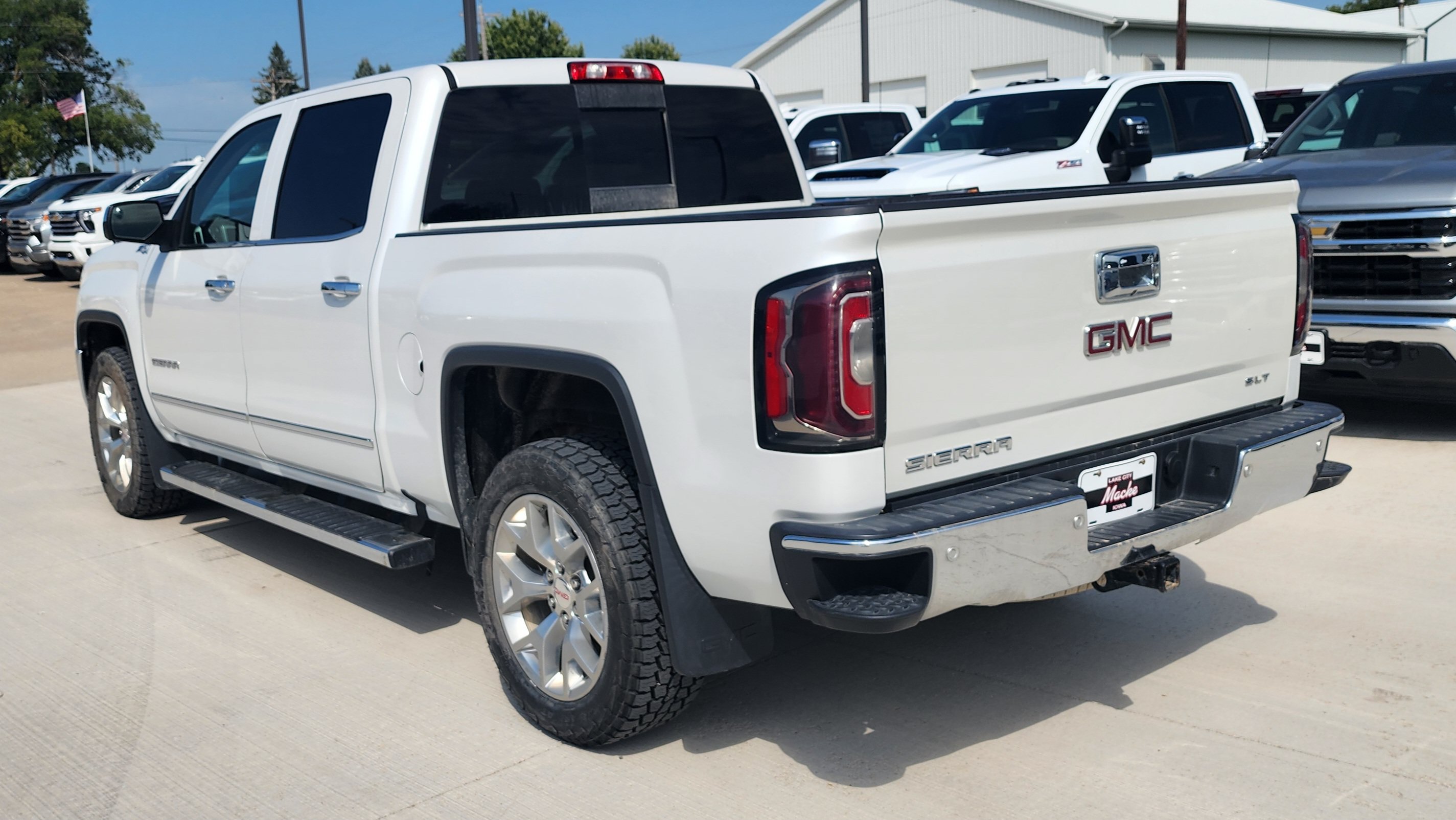 Used 2018 GMC Sierra 1500 SLT w/ SLT Premium Package AWD/4WD image 3