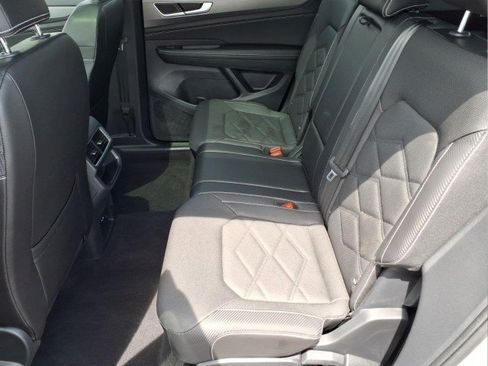 Certified 2024 Volkswagen Atlas Cross Sport SE AWD/4WD image 14