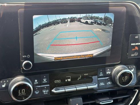 Used 2023 Toyota Highlander XLE FWD image 20