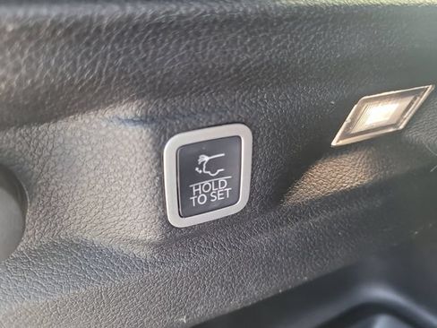 Used 2021 Jeep Grand Cherokee L Laredo AWD/4WD image 11