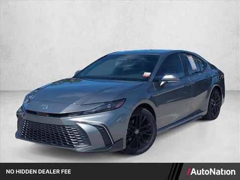 Used 2026 Toyota Camry SE FWD image 1