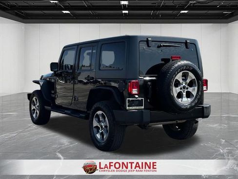 Used 2016 Jeep Wrangler Unlimited Sahara w/ Dual Top Group AWD/4WD image 3