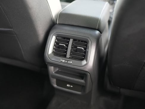 Used 2025 Volkswagen Taos SE w/ Panoramic Sunroof Package AWD/4WD image 30