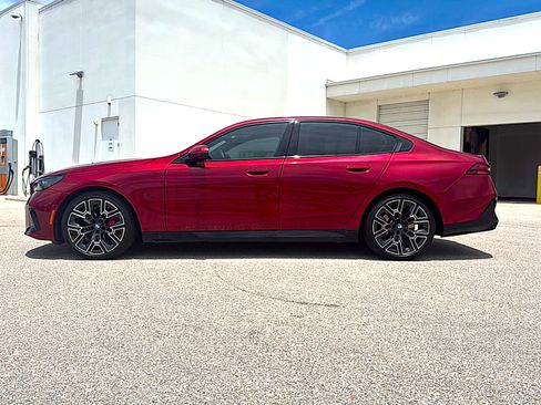 Used 2025 BMW 530i w/ M Sport Package RWD image 4