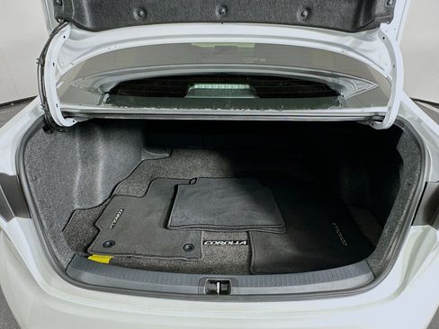 Used 2025 Toyota Corolla LE image 27