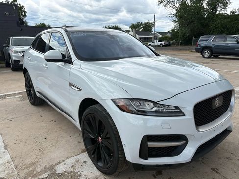 Used 2017 Jaguar F-PACE R-Sport image 3