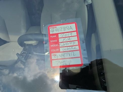 Used 2019 Kia Sorento FWD image 10
